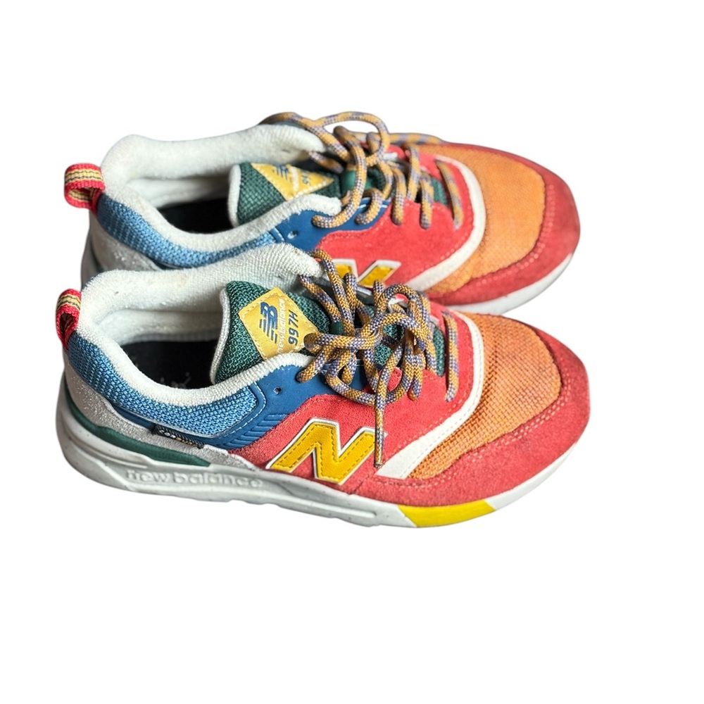 New Balance Red and Orange Sneakers Vibrant Athletic Design